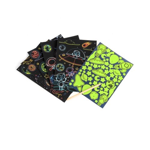 Świecąca w ciemności wydrapywanka z kolorowanką Kosmos Kidea