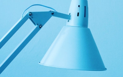 Prawidłowe oświetlenie biurka - 7 porad